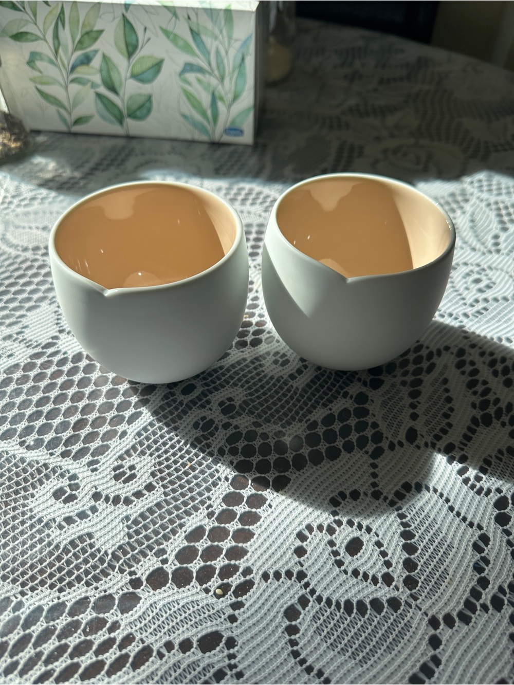 2 Nespresso Origin Gran Lungo Cups Mugs.
William Sonoma Bisque Mugs. - Picture 4 of 10